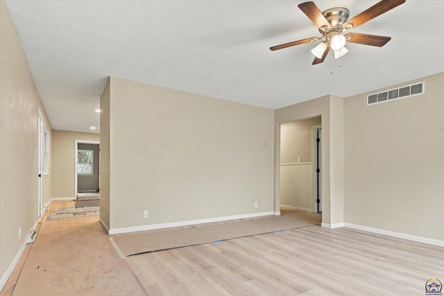 3120 SW Arlington ST, Topeka, KS 66606