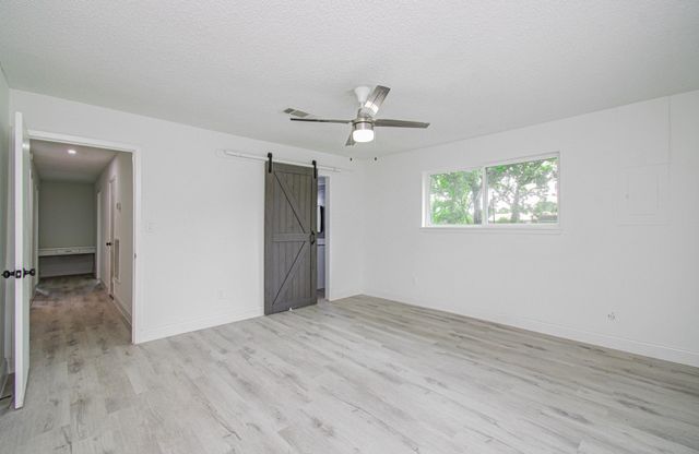 114 Swiss Lane, Clute, TX 77531