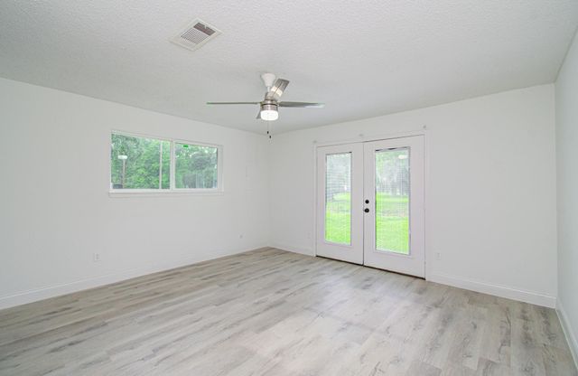 114 Swiss Lane, Clute, TX 77531