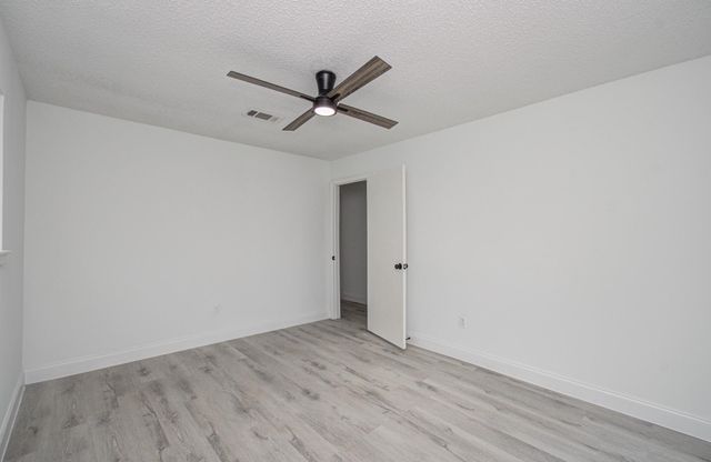 114 Swiss Lane, Clute, TX 77531