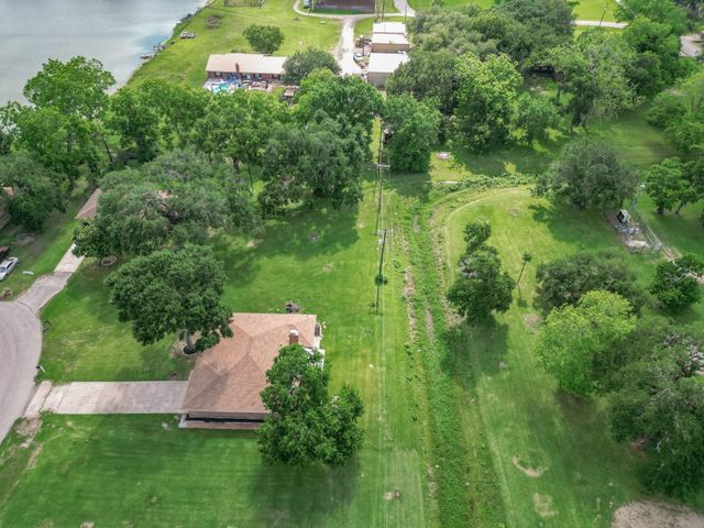 114 Swiss Lane, Clute, TX 77531