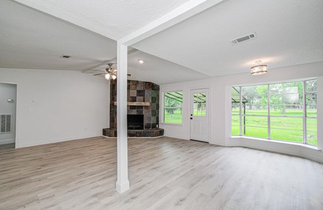 114 Swiss Lane, Clute, TX 77531
