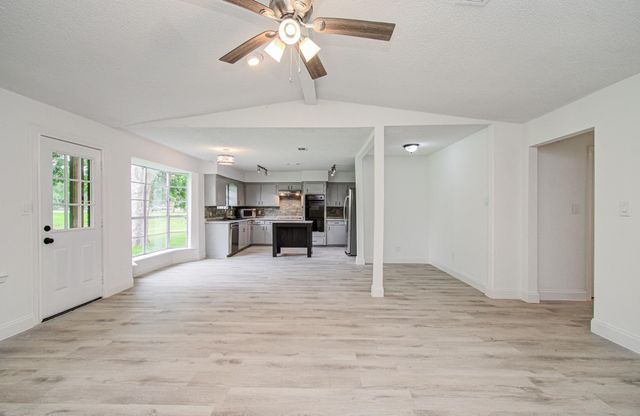 114 Swiss Lane, Clute, TX 77531