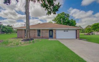 114 Swiss Lane, Clute, TX 77531