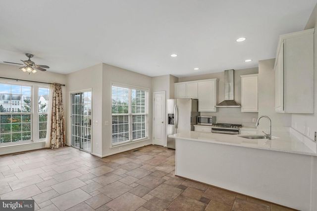 6340 WALKING LN, Alexandria, VA 22312