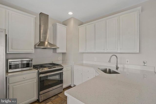 6340 WALKING LN, Alexandria, VA 22312