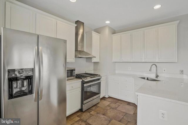 6340 WALKING LN, Alexandria, VA 22312