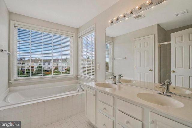 6340 WALKING LN, Alexandria, VA 22312