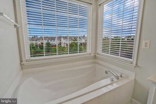 6340 WALKING LN, Alexandria, VA 22312