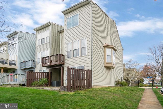 6340 WALKING LN, Alexandria, VA 22312