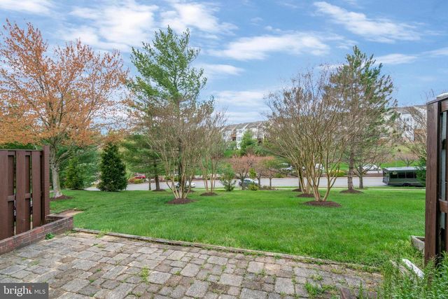 6340 WALKING LN, Alexandria, VA 22312