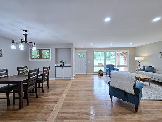W136N7015 Claas ROAD, Menomonee Falls, WI 53051