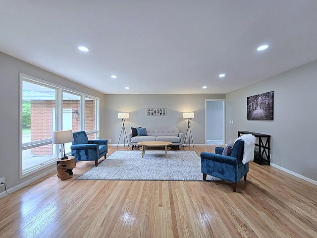 W136N7015 Claas ROAD, Menomonee Falls, WI 53051
