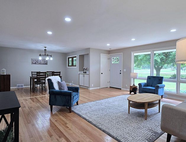 W136N7015 Claas ROAD, Menomonee Falls, WI 53051