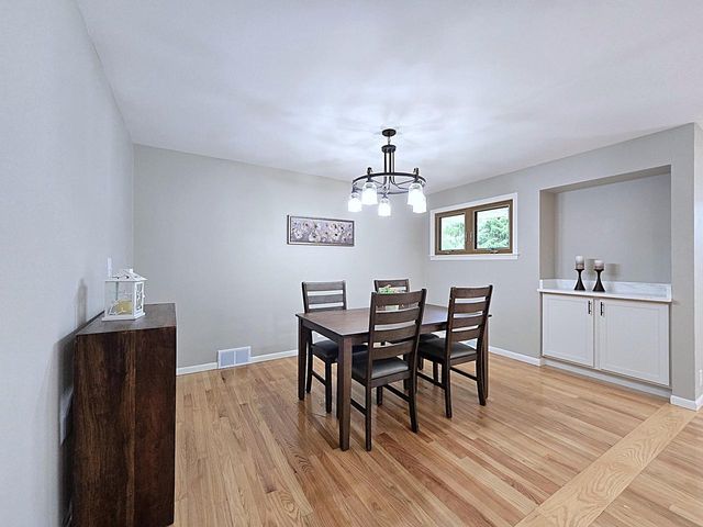 W136N7015 Claas ROAD, Menomonee Falls, WI 53051