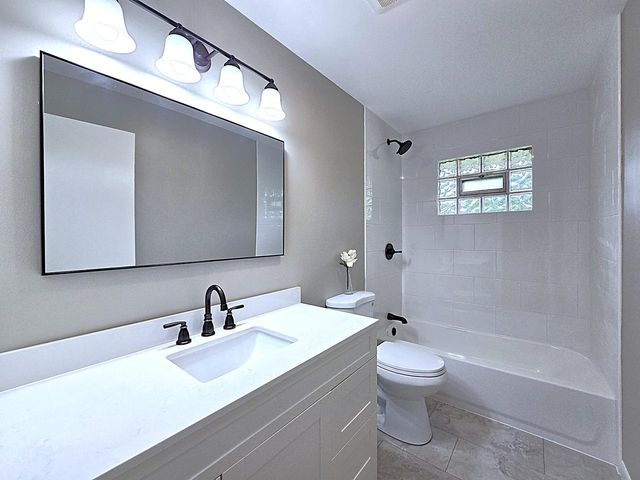 W136N7015 Claas ROAD, Menomonee Falls, WI 53051