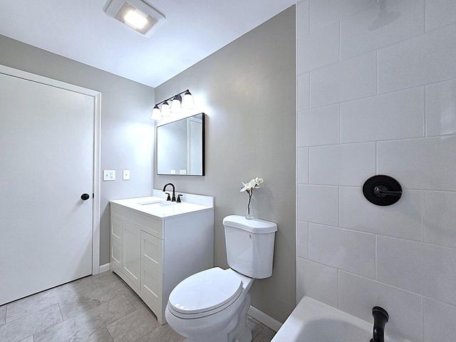 W136N7015 Claas ROAD, Menomonee Falls, WI 53051
