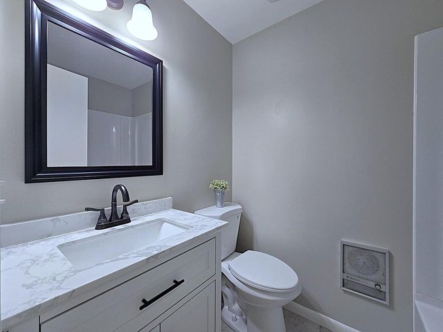 W136N7015 Claas ROAD, Menomonee Falls, WI 53051