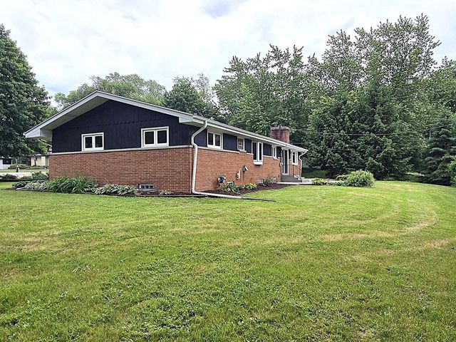 W136N7015 Claas ROAD, Menomonee Falls, WI 53051