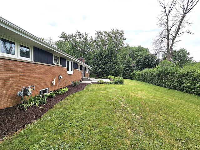 W136N7015 Claas ROAD, Menomonee Falls, WI 53051