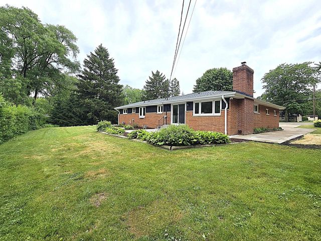 W136N7015 Claas ROAD, Menomonee Falls, WI 53051
