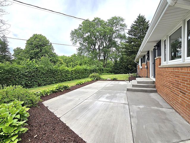 W136N7015 Claas ROAD, Menomonee Falls, WI 53051