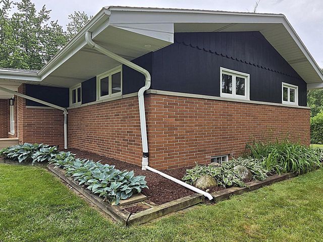 W136N7015 Claas ROAD, Menomonee Falls, WI 53051