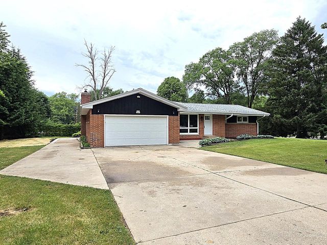 W136N7015 Claas ROAD, Menomonee Falls, WI 53051