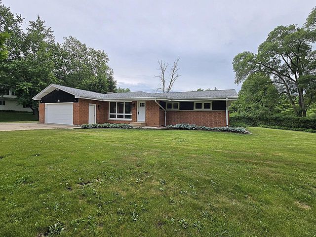 W136N7015 Claas ROAD, Menomonee Falls, WI 53051