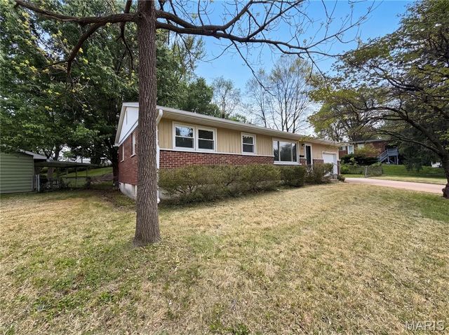 1116 Cunningham Avenue, St Charles, MO 63301