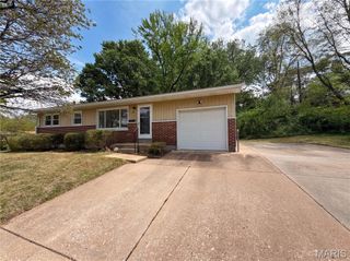1116 Cunningham Avenue, St Charles, MO 63301