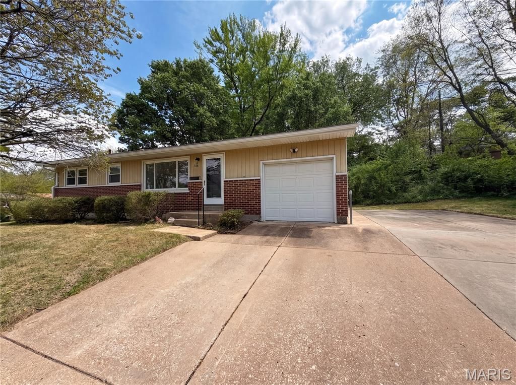 1116 Cunningham Avenue, St Charles, MO 63301
