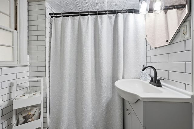 16 Brigham Rd, Paxton, MA 01612