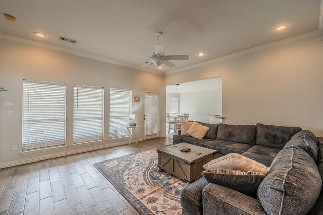 425 Madison Place, Ponder, TX 76259