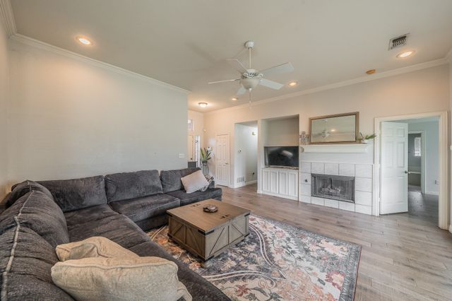 425 Madison Place, Ponder, TX 76259