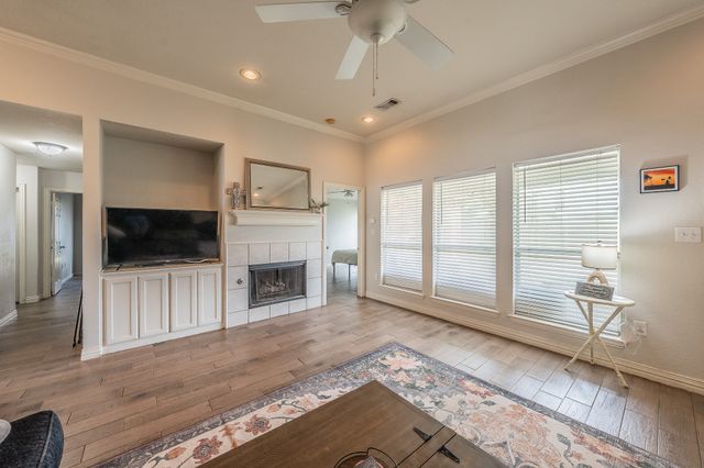 425 Madison Place, Ponder, TX 76259