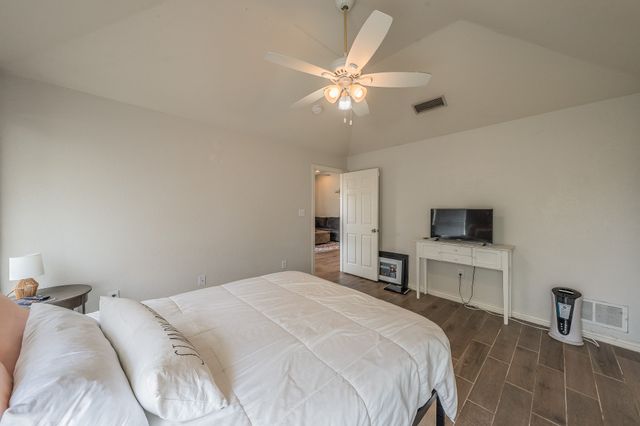 425 Madison Place, Ponder, TX 76259