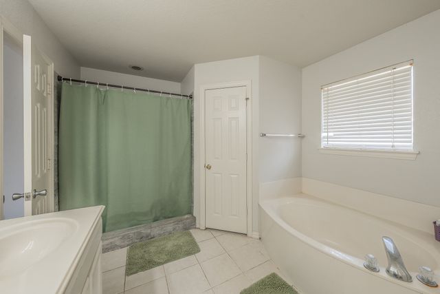 425 Madison Place, Ponder, TX 76259