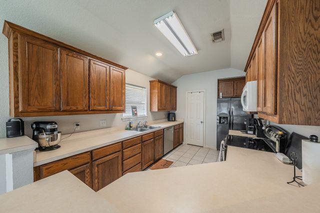 425 Madison Place, Ponder, TX 76259