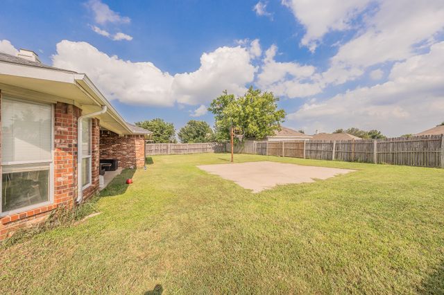 425 Madison Place, Ponder, TX 76259