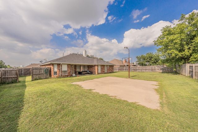425 Madison Place, Ponder, TX 76259