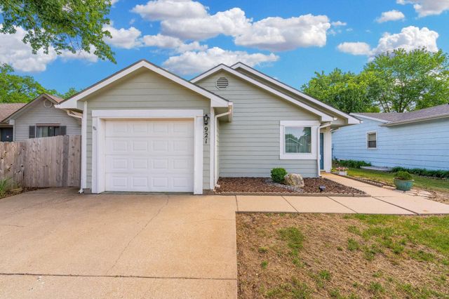 921 E 52nd St S, Wichita, KS 67216