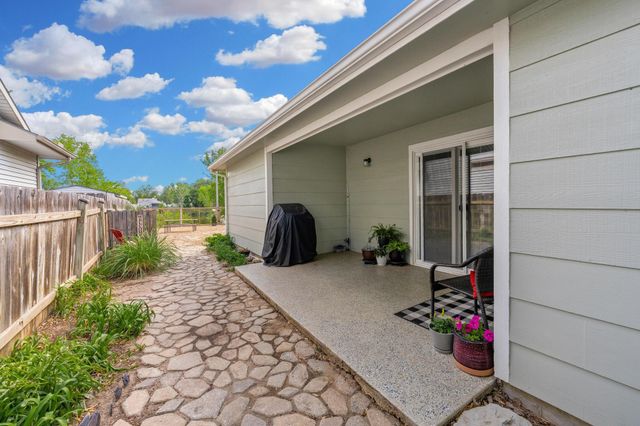 921 E 52nd St S, Wichita, KS 67216