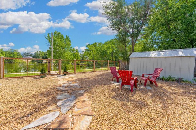 921 E 52nd St S, Wichita, KS 67216