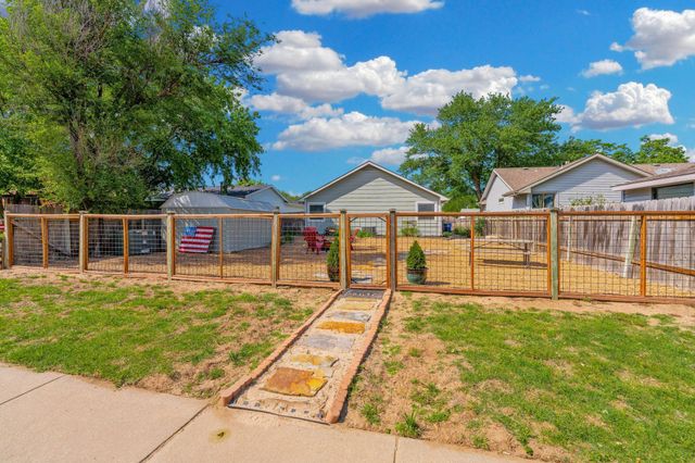 921 E 52nd St S, Wichita, KS 67216