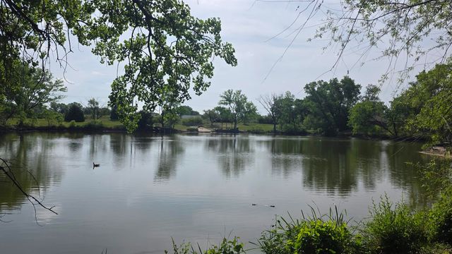 921 E 52nd St S, Wichita, KS 67216