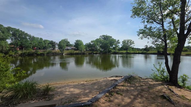 921 E 52nd St S, Wichita, KS 67216