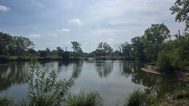 921 E 52nd St S, Wichita, KS 67216