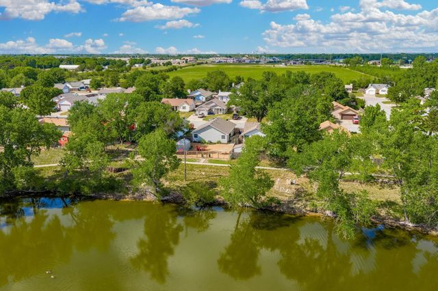 921 E 52nd St S, Wichita, KS 67216