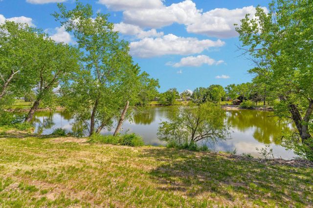 921 E 52nd St S, Wichita, KS 67216